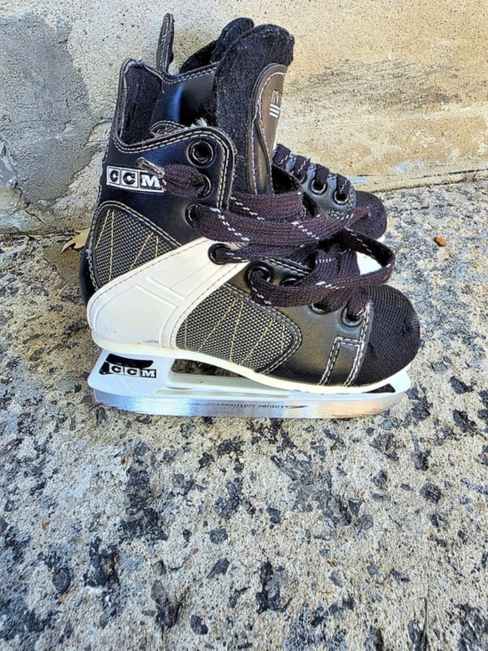 CCM Intruder 55 Ice Hockey Skates Black & White For Kids US Junior 11